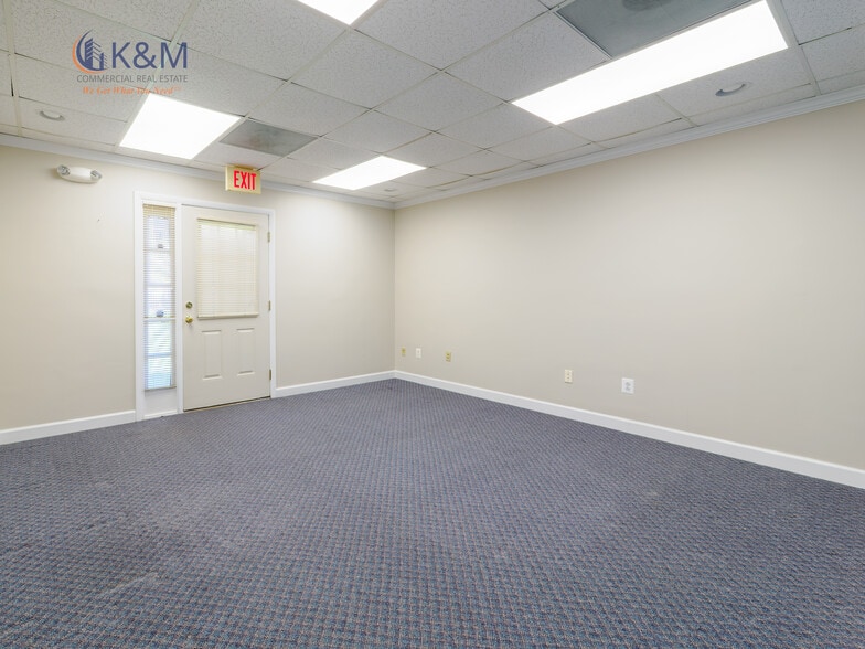 More Photos Of 5205-A Lyngate Court @ Braddock and Rolling Road, Burke Office For Sale