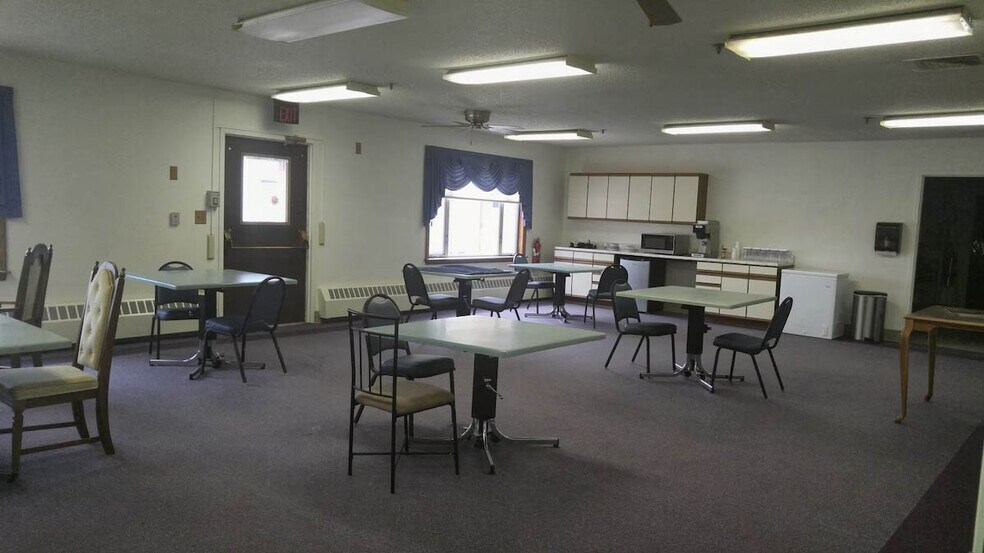 More Photos Of 215 E Church St, Lewellen Hotel For Sale