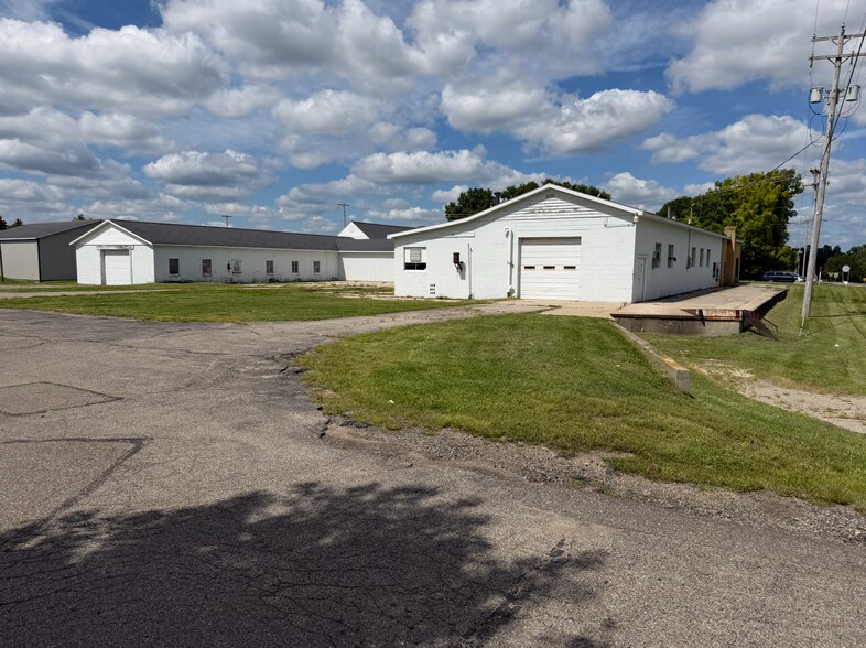 More Photos Of 1065 W Green St, Hastings Warehouse For Lease