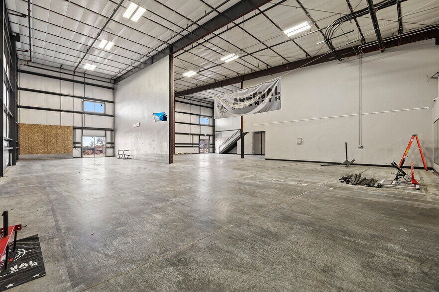 More Photos Of 4487 Bents Dr, Windsor Light Manufacturing For Lease