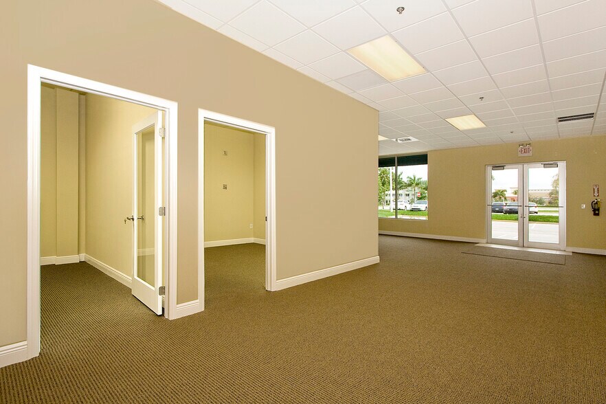 More Photos Of 1000-1090 Gateway Blvd, Boynton Beach Unknown For Lease