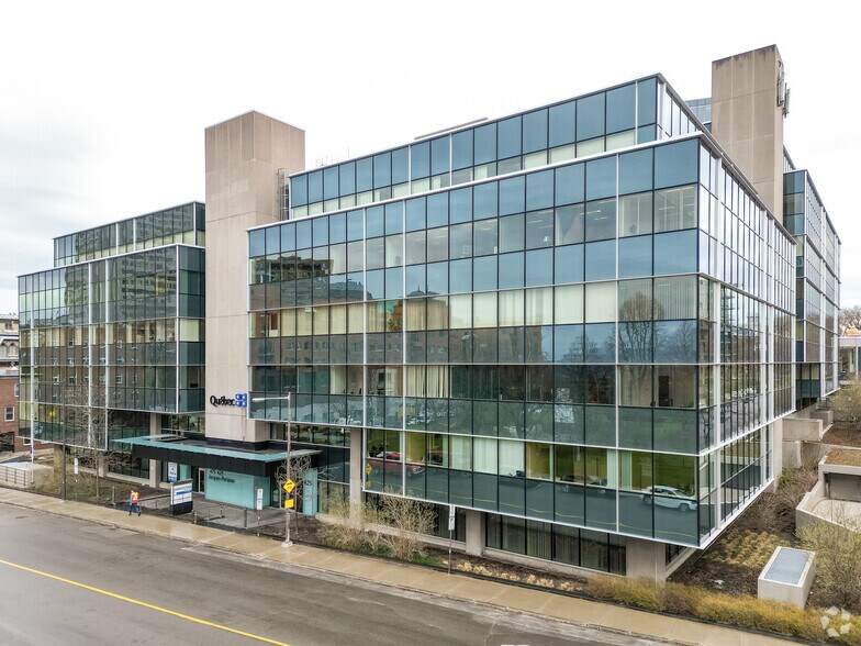 More Photos Of 425-475 Rue Jacques-Parizeau, Québec Office For Lease