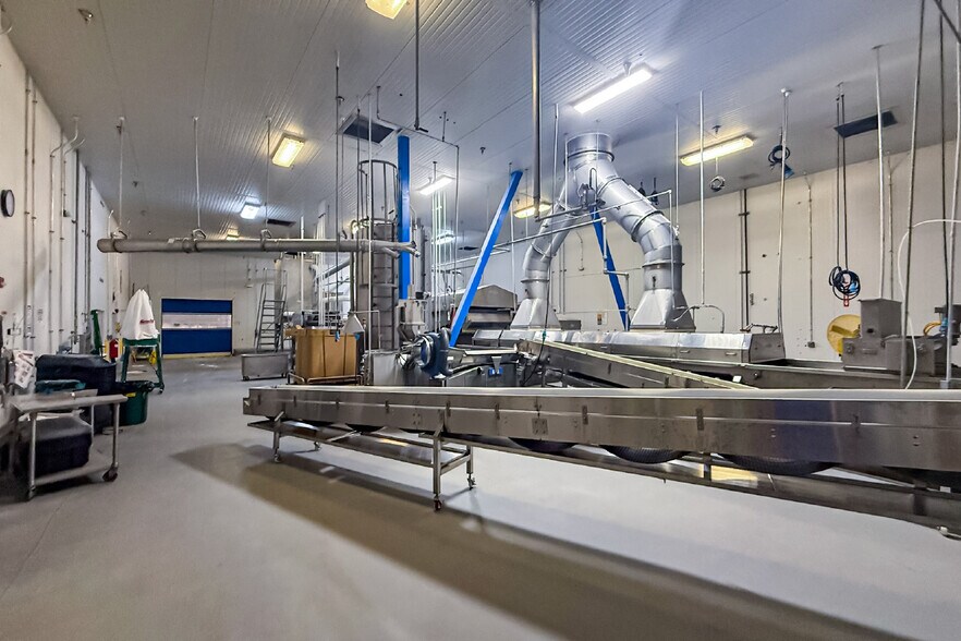 More Photos Of 2904 S Angus Ave, Fresno Distribution For Lease