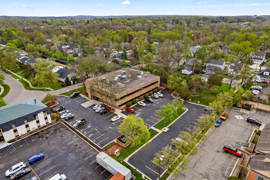 More Photos Of 805 Oakwood Dr, Rochester Office For Lease