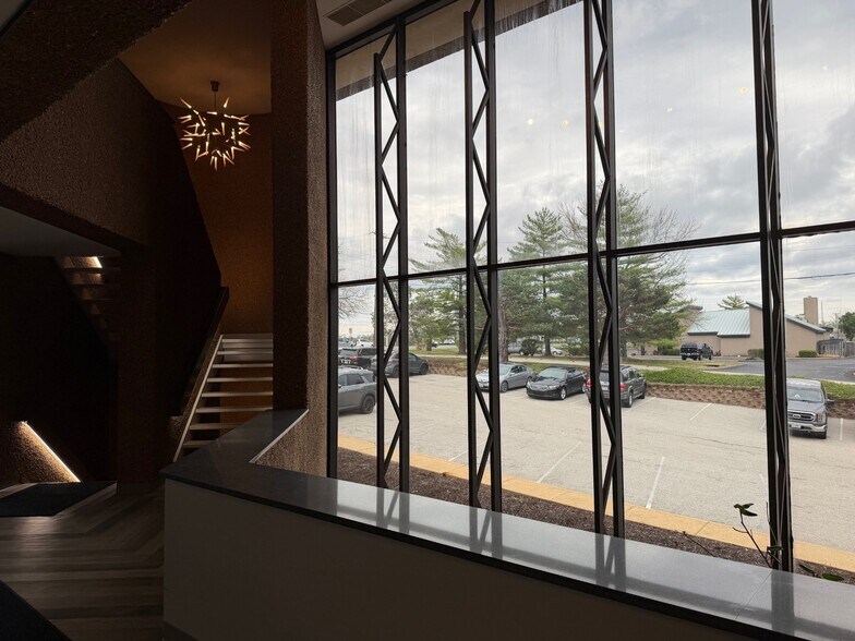 More Photos Of 13100 Manchester Rd, Des Peres Office For Lease