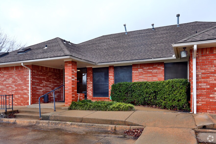More Photos Of 1617 Greenbriar Pl, Oklahoma City Office For Lease