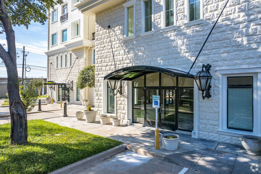 More Photos Of 16600 N Dallas Pky, Dallas Office For Lease