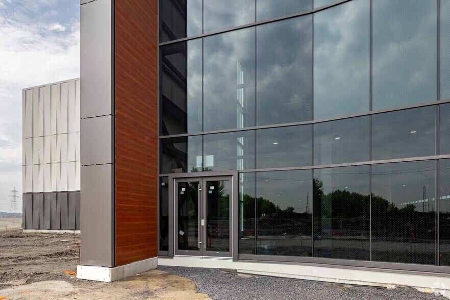 More Photos Of Boul des Générations, Montréal-Est Unknown For Lease