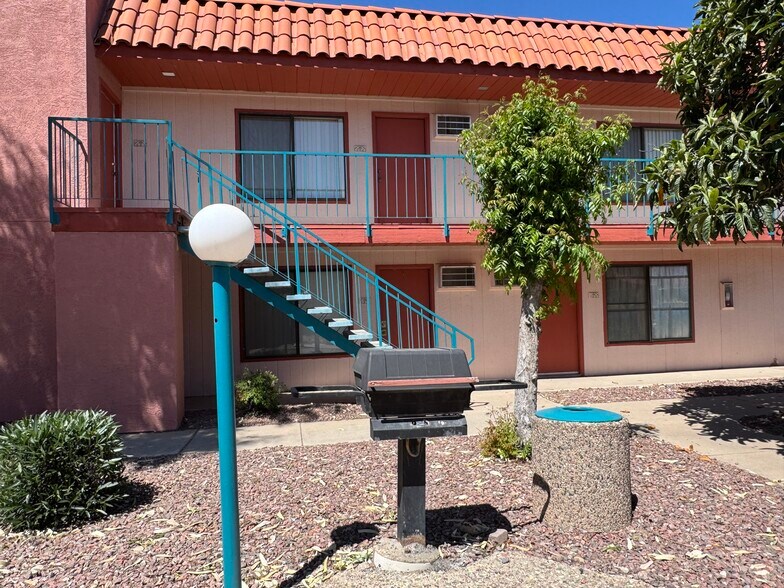 More Photos Of 190 W Valencia Rd, Tucson Apartments For Sale