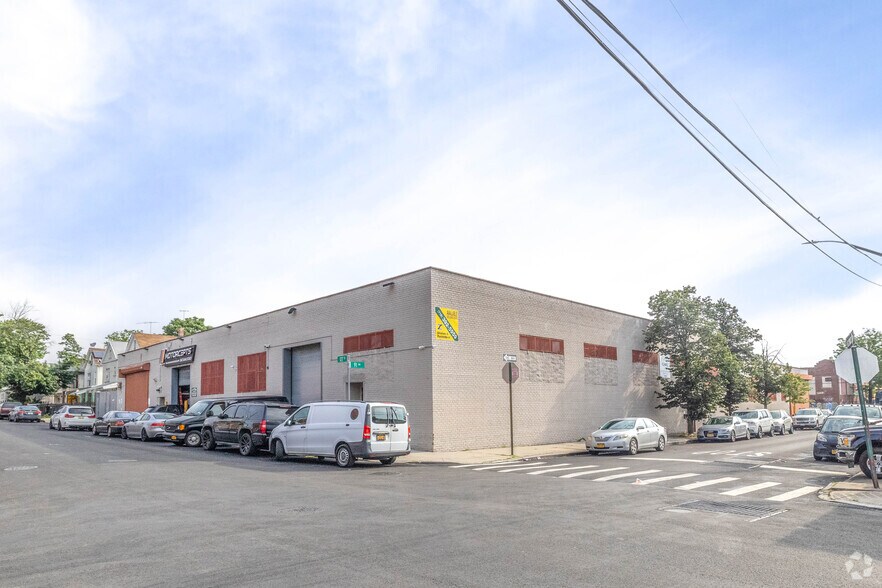More Photos Of 89-48 129th St, Richmond Hill Warehouse For Lease
