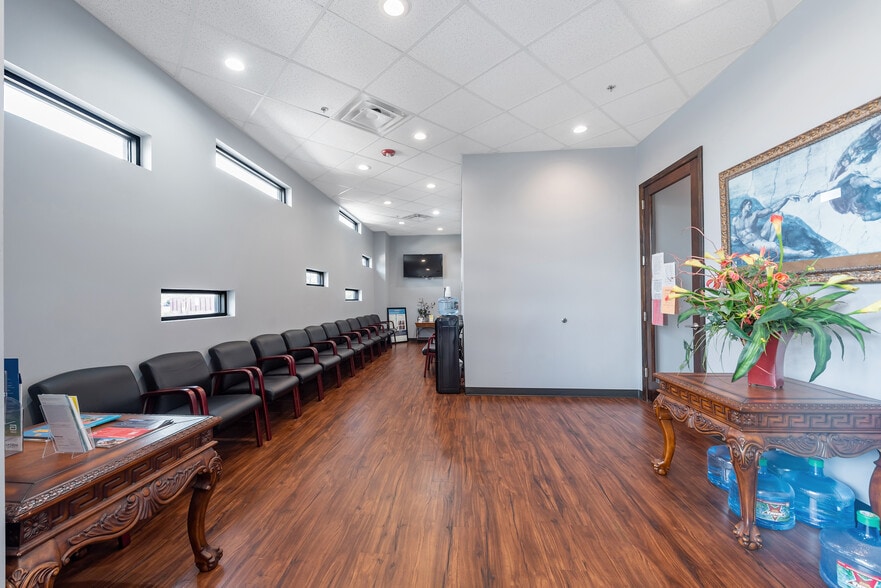 More Photos Of 107-113 Woodlawn Dr, Friendswood Medical For Sale
