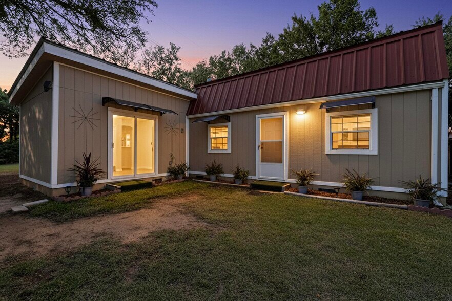 More Photos Of 15711 La Hacienda Dr, Austin Light Manufacturing For Sale