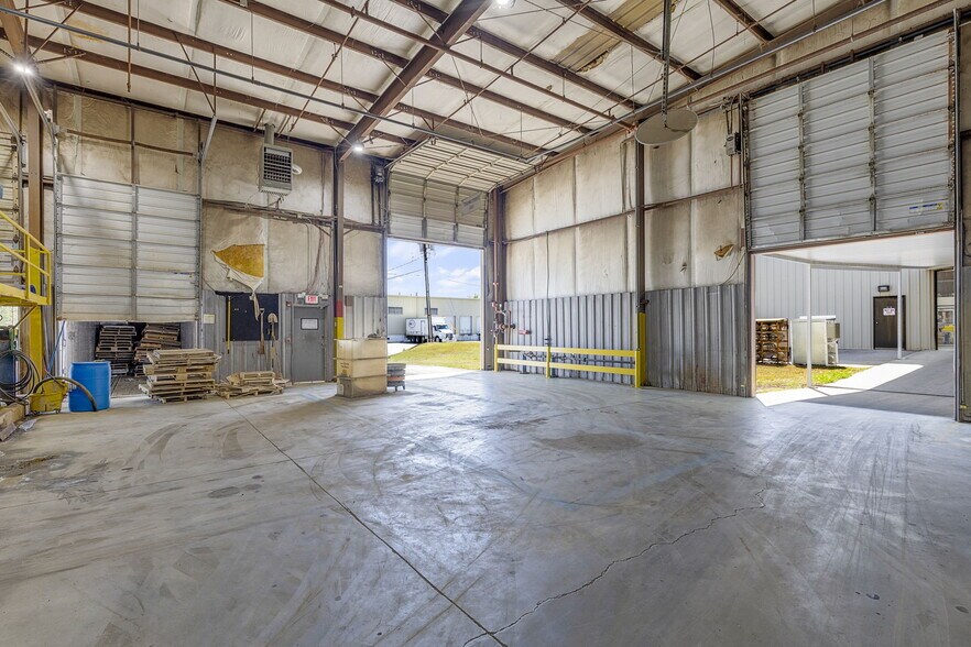More Photos Of 120 McDougall Ct, Greenville Warehouse For Lease