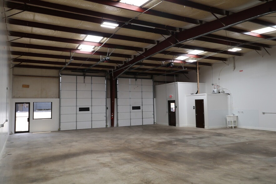 More Photos Of 76 Bay Creek Rd, Loganville Warehouse For Lease