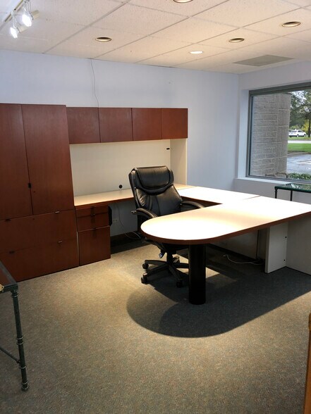 More Photos Of 1901-1945 Wright Blvd, Schaumburg Light Distribution For Sale