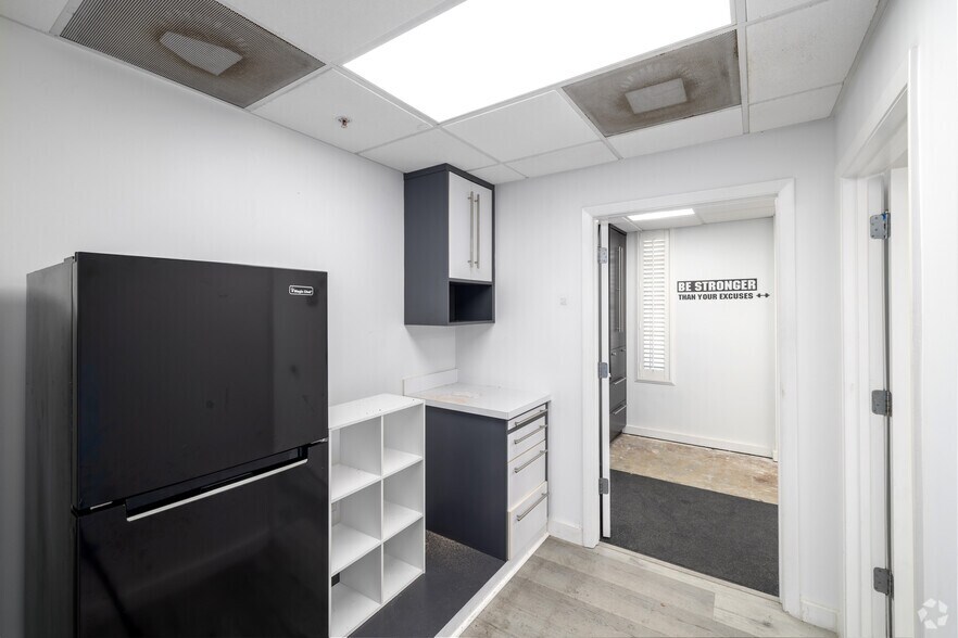 More Photos Of 5240-5260 NW 167th St, Miami Gardens Warehouse For Lease