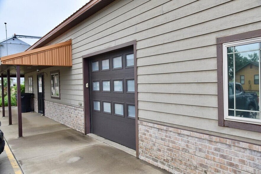 More Photos Of 102 E 6th Ave, Fort Pierre Office For Sale