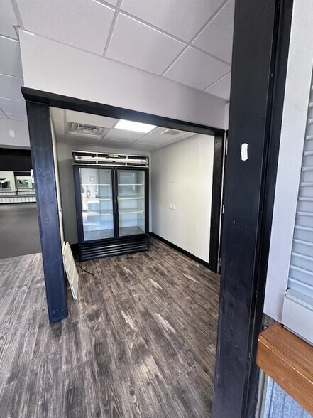 More Photos Of 93 Old Dixie Hwy, Adairsville Showroom For Lease