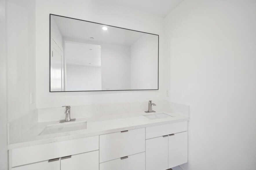 More Photos Of 11314 Martha St, North Hollywood Apartments For Sale