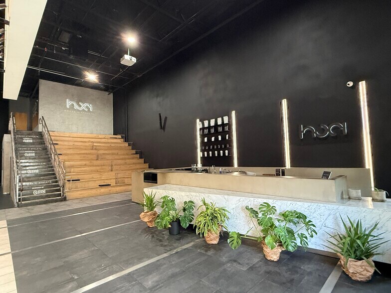 More Photos Of 1495 N Park Dr, Weston Showroom For Lease