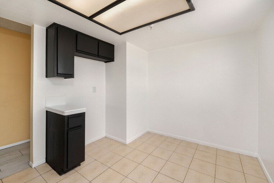 More Photos Of 12501 Kornblum Ave, Hawthorne Apartments For Sale