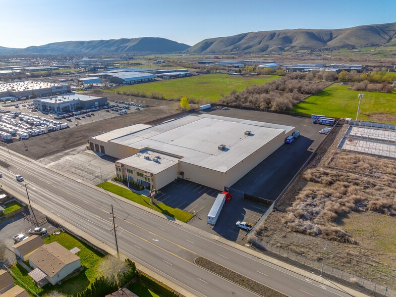 More Photos Of 94 W Valley Mall Blvd, Union Gap Distribution For Lease
