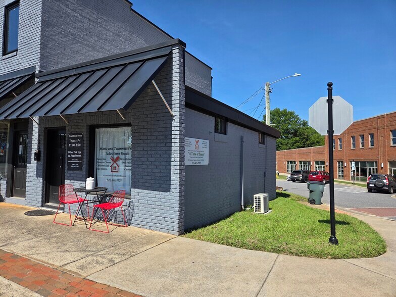 More Photos Of 131-135 Conover Sta, Conover Storefront Retail Office For Lease