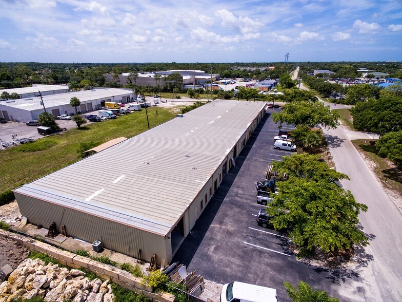 More Photos Of 1429 Don St, Naples Warehouse For Lease