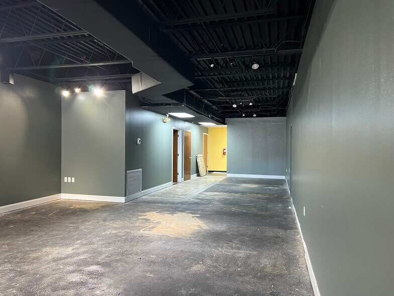 More Photos Of 9-27 Eglin Pky NE, Fort Walton Beach General Retail For Lease