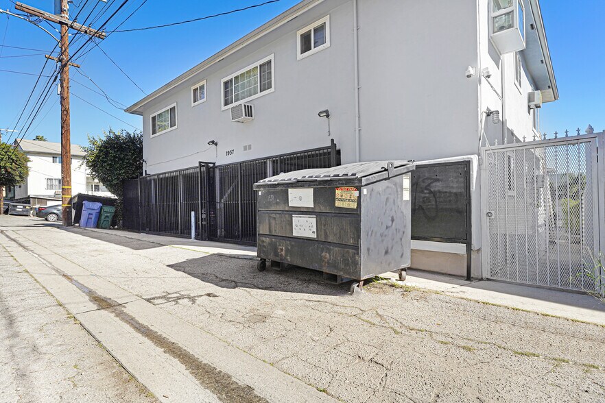 More Photos Of 1937 S Shenandoah St, Los Angeles Apartments For Sale