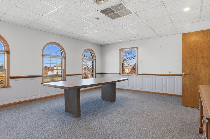 More Photos Of 352 Park Ave, Woonsocket Office For Sale