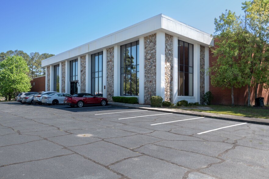 More Photos Of 785 Great Southwest Pky SW, Atlanta Warehouse For Sale