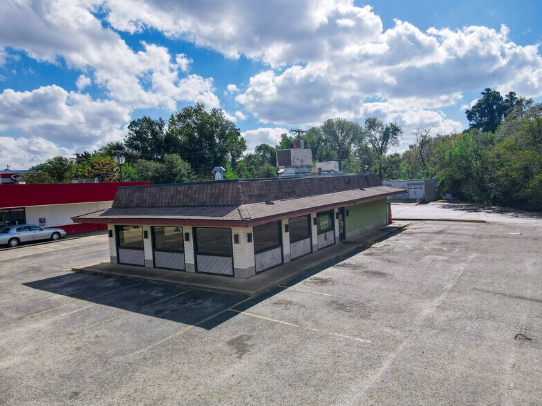 More Photos Of 2605 E 5th St, Tyler Restaurant For Lease