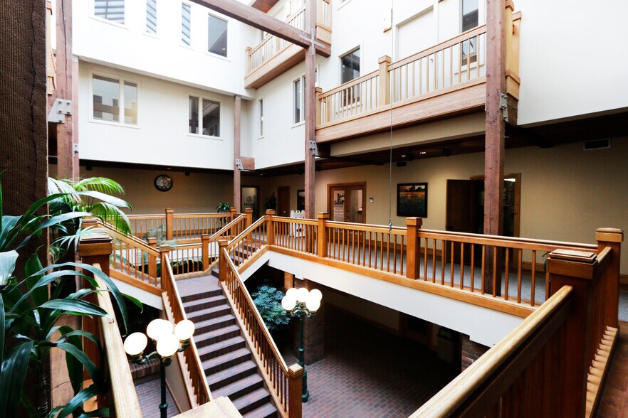 More Photos Of 1338 Commerce Ave, Longview Office For Lease