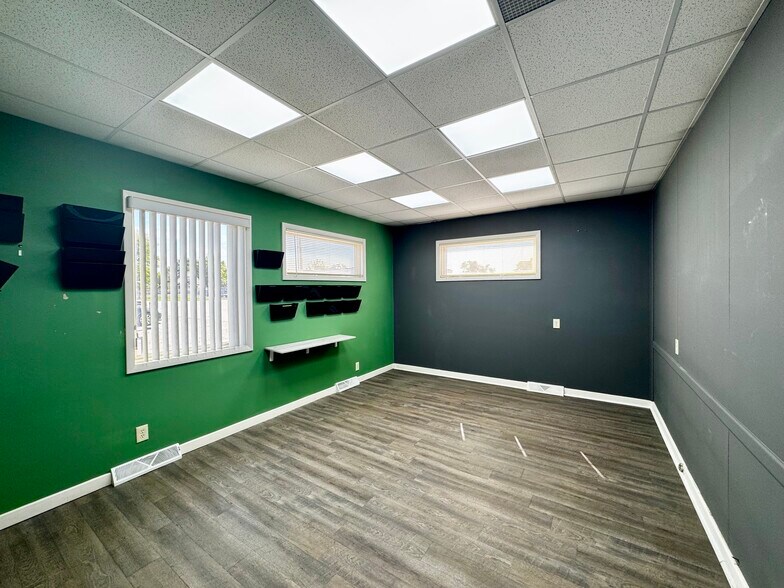 More Photos Of 4600 Bluff Rd, Indianapolis Warehouse For Lease