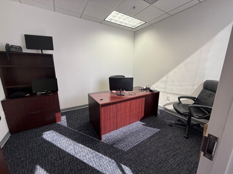 More Photos Of 5100 W Kennedy Blvd, Tampa Office For Lease