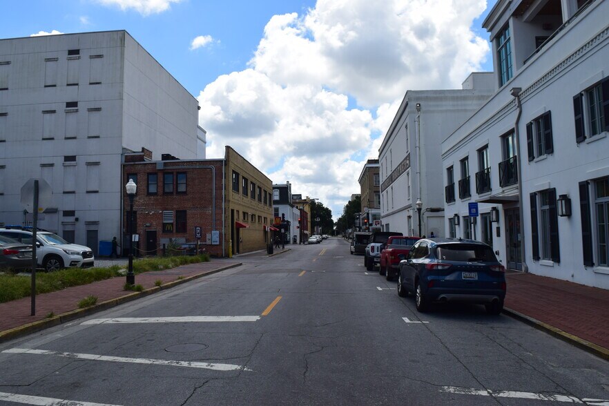 More Photos Of 309 W Congress St, Savannah Restaurant For Lease