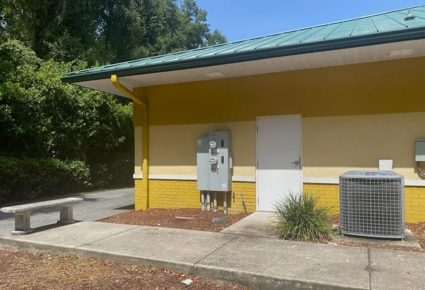 More Photos Of 811 N Summit St, Crescent City Office For Lease