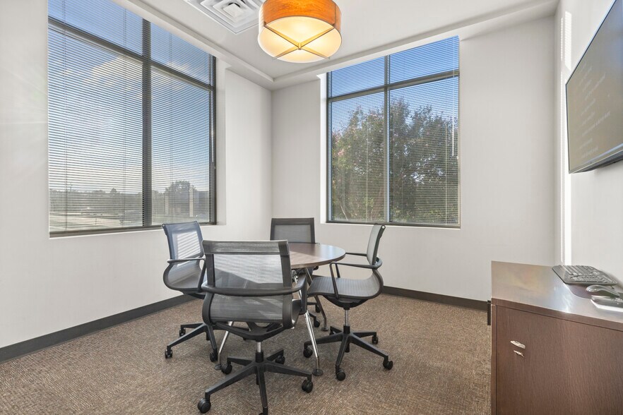 More Photos Of 2300 Greenhill Dr, Round Rock Office For Sale