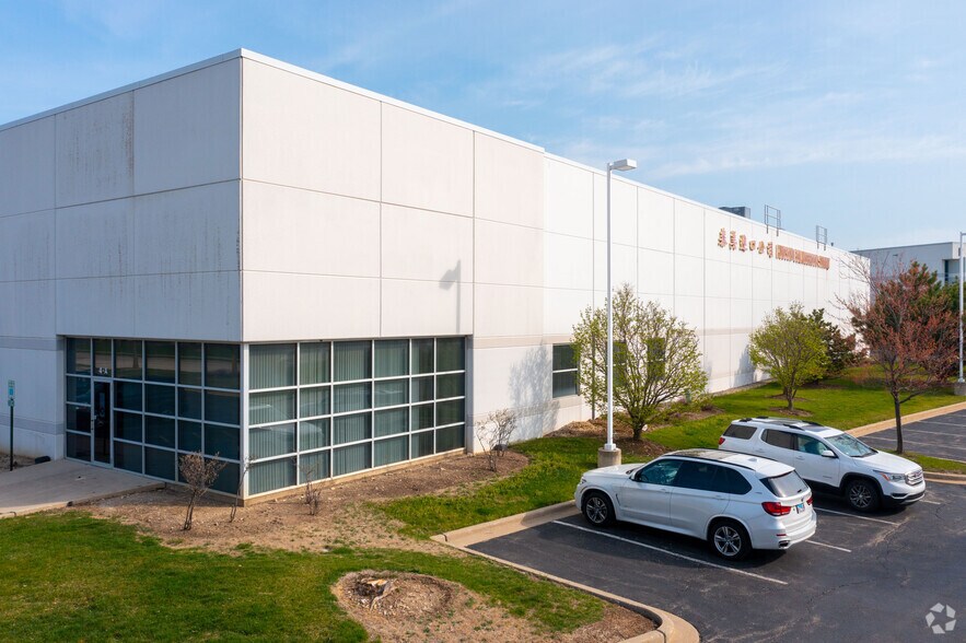 Primary Photo Of 4 Northpoint Ct, Bolingbrook Warehouse For Lease