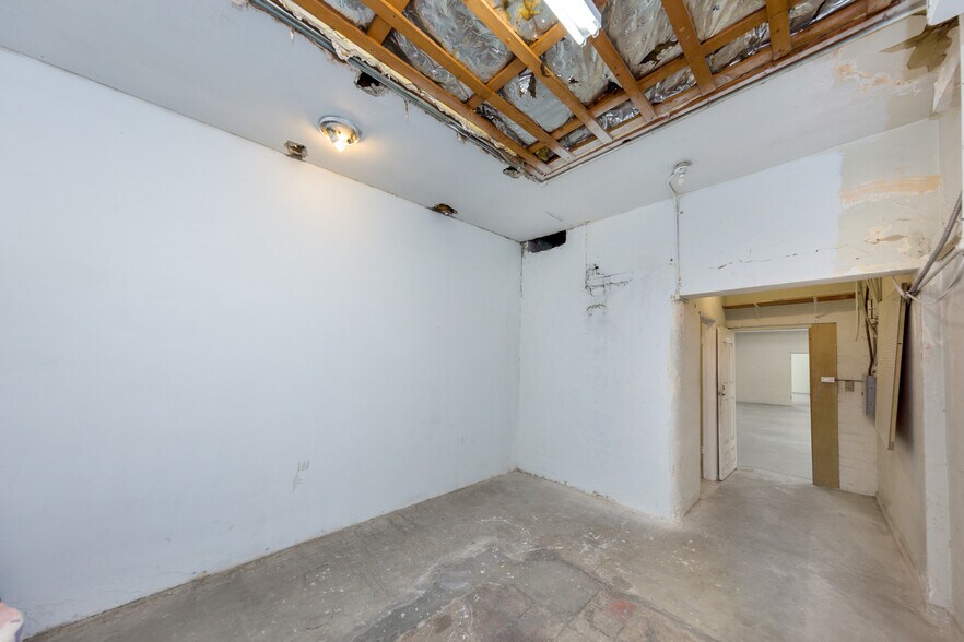 More Photos Of 11924 Vose St, North Hollywood Warehouse For Lease