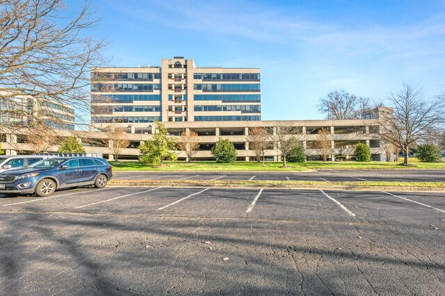 More Photos Of 1950 Old Gallows Rd, Vienna Office For Lease