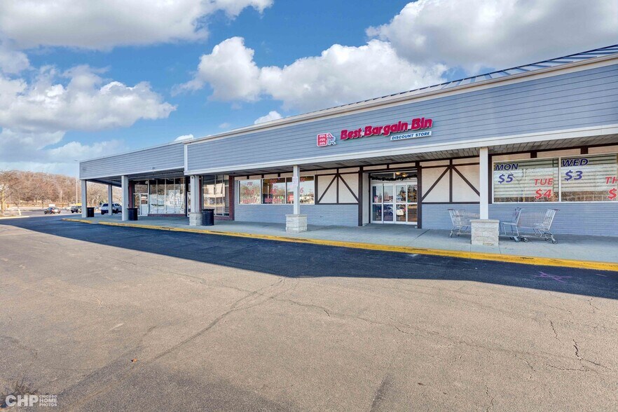 More Photos Of 65 E Grand Ave, Fox Lake Unknown For Lease