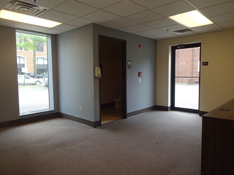 More Photos Of 4701 MacCorkle Ave SE, Charleston Medical For Sale