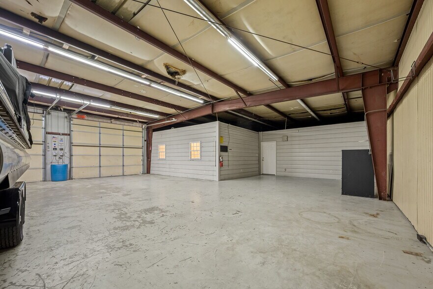 More Photos Of 117 Prince St, Shelbyville Specialty For Sale