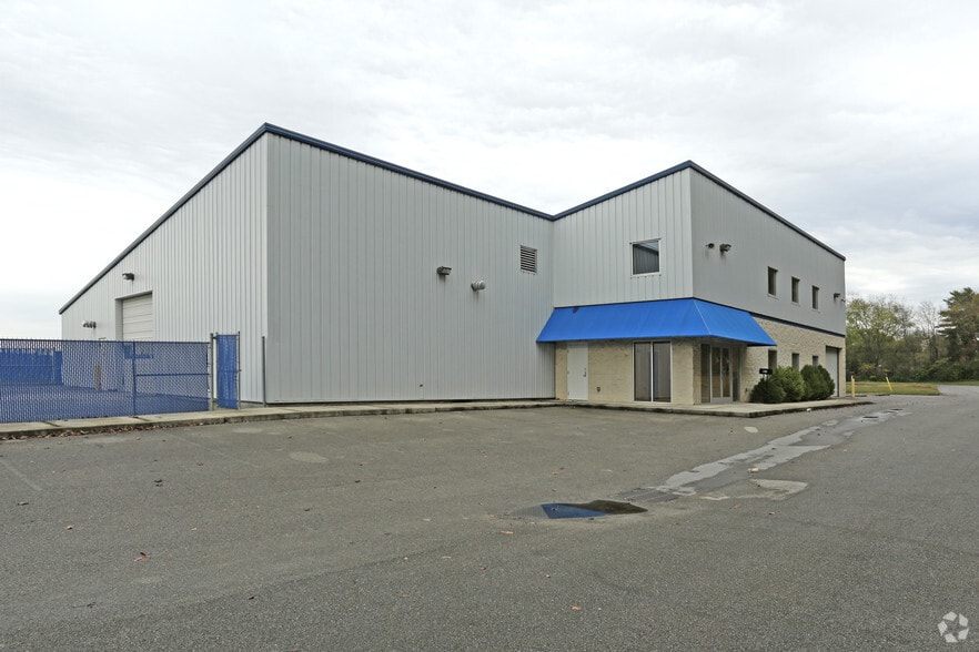 More Photos Of 8812 Kingston Pike, Knoxville Warehouse For Lease