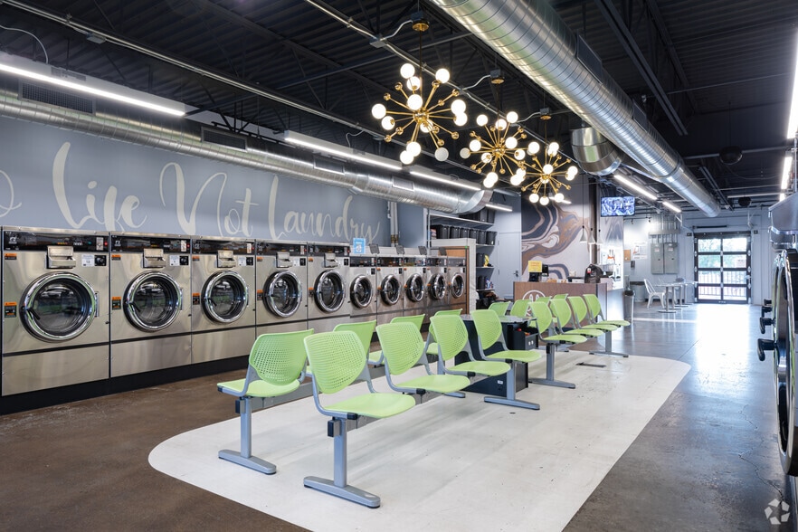 More Photos Of 3303-3381 N Academy Blvd, Colorado Springs Unknown For Lease