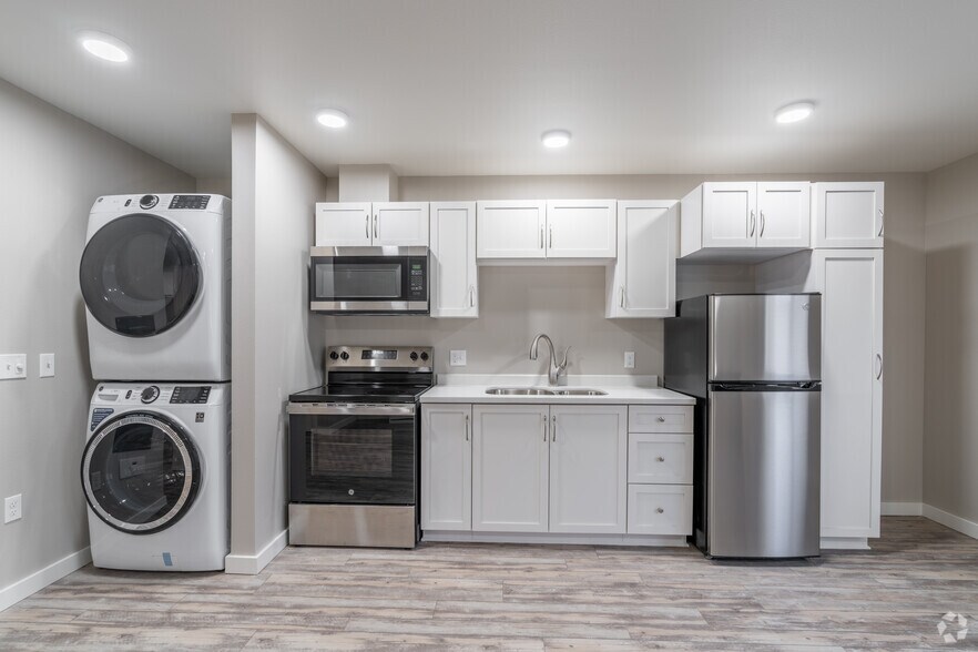 More Photos Of 2320 NW Lakeside Pl, Bend Multifamily For Sale