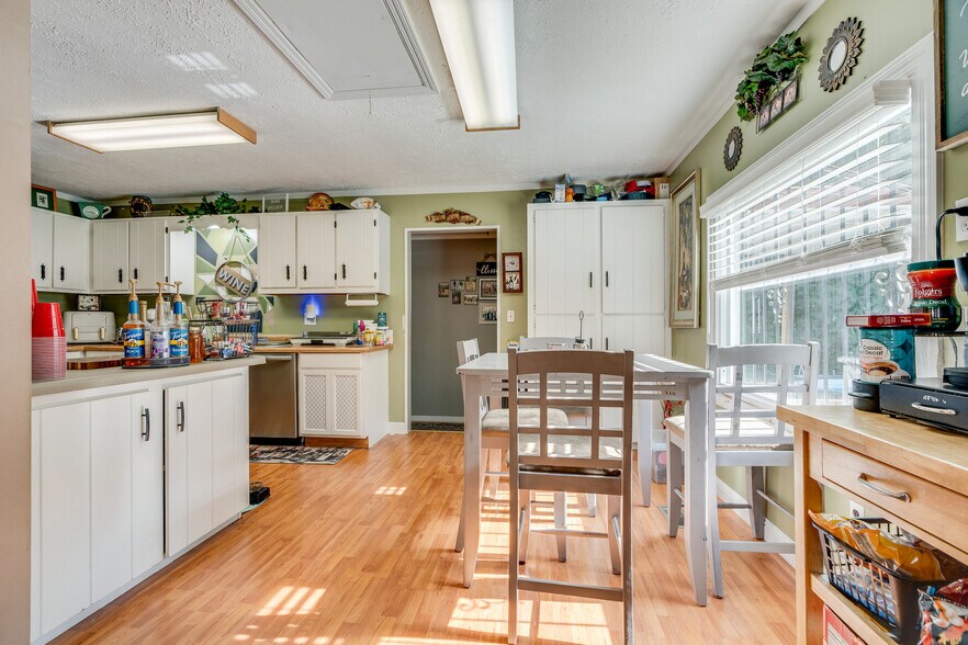 More Photos Of 5560 Highway 19 E, Hampton Manufacturing For Sale