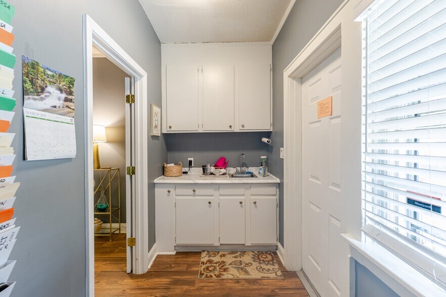 More Photos Of 2036 E 7th St, Charlotte Loft Creative Space For Sale